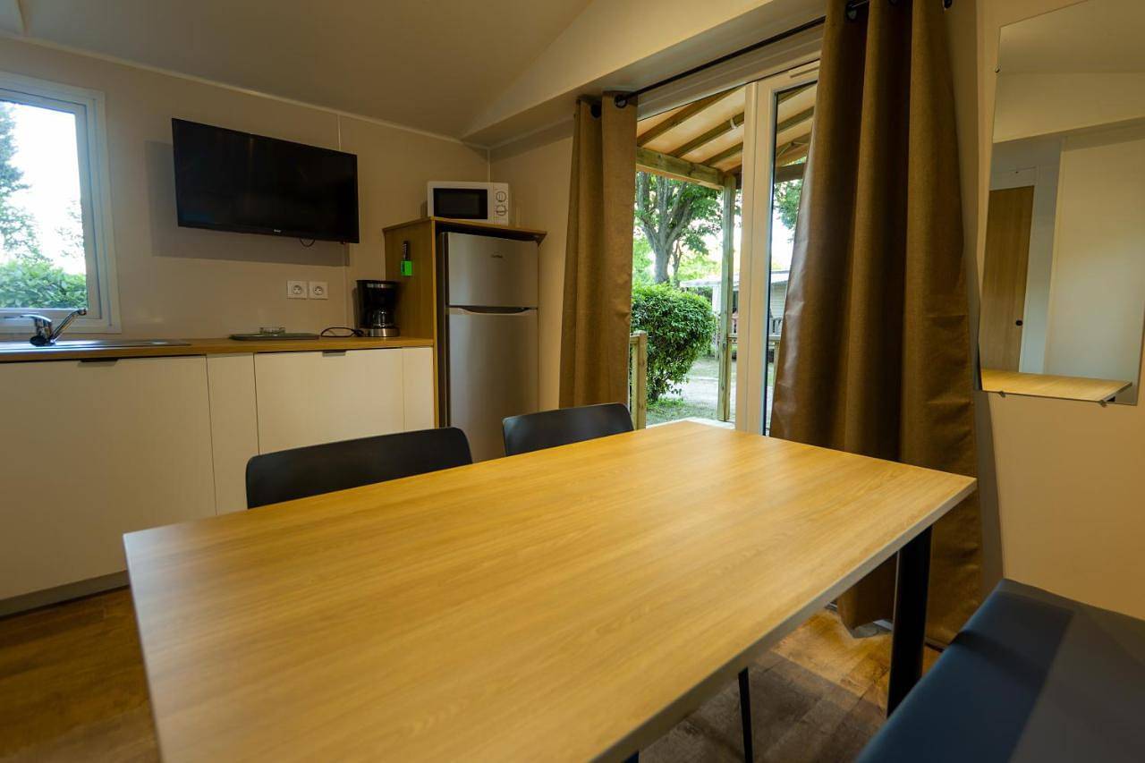 Tent Bungalow without bathroom in Villeneuve-lès-Avignon, Région de Nîmes