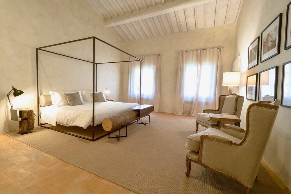 Antico Brunello - Eleven Bedroom Resort, Sleeps 22 in Montalcino, Val d'Orcia