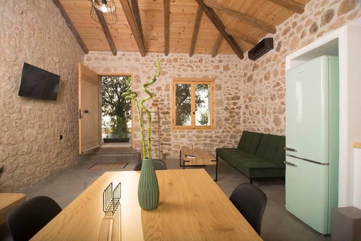 Location de vacances pour 4 personnes, avec jardin et vue dans Mikra Mandinia