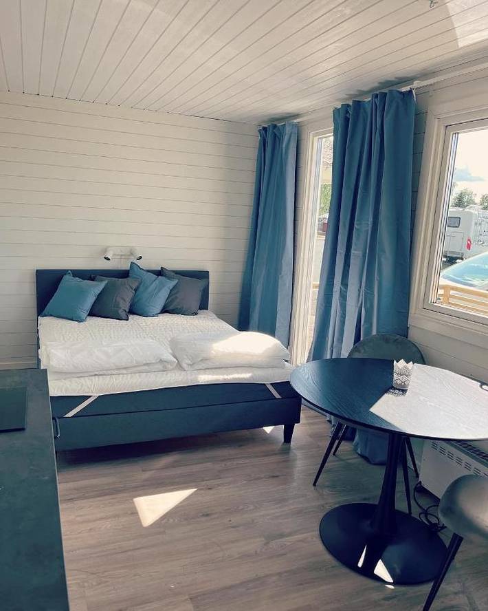 Camping für 4 Personen, mit Terrasse und Garten sowie Seeblick und Ausblick in Mittelschweden