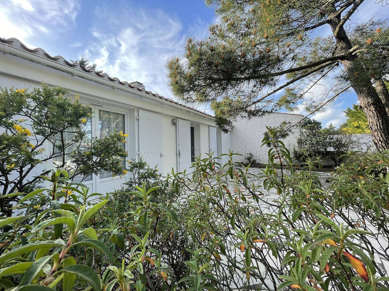 Maison avec accès direct à la plage, 2 terrasses, jardin clos, 3 chambres, parking privé à La Guérinière in La Guérinière, Noirmoutier