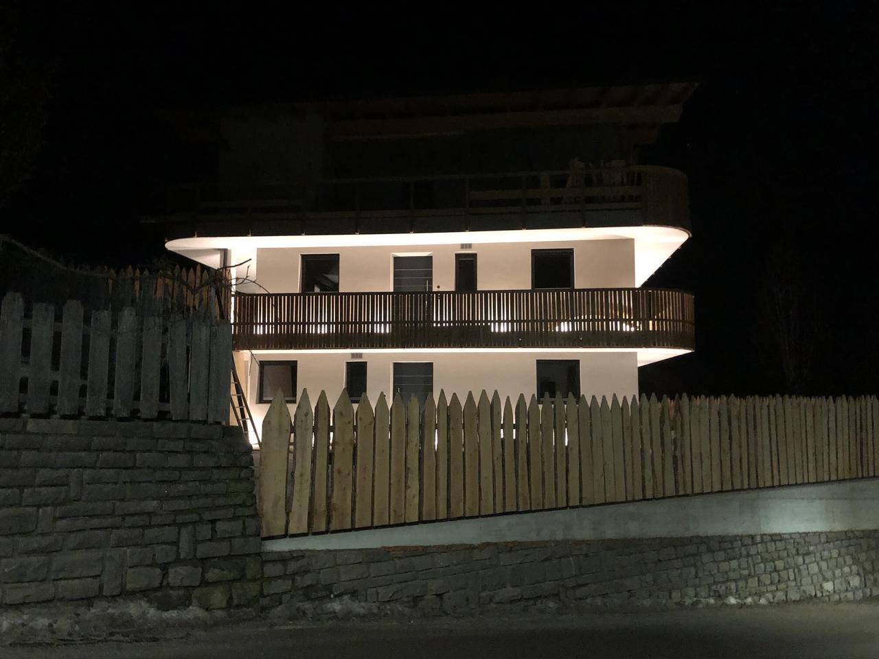 Appartement entier, Appartement "Villa Lara Zirbe" avec vue sur les montagnes, terrasse privée et Wi-Fi. in Telfen-Lanzin, Castelrotto