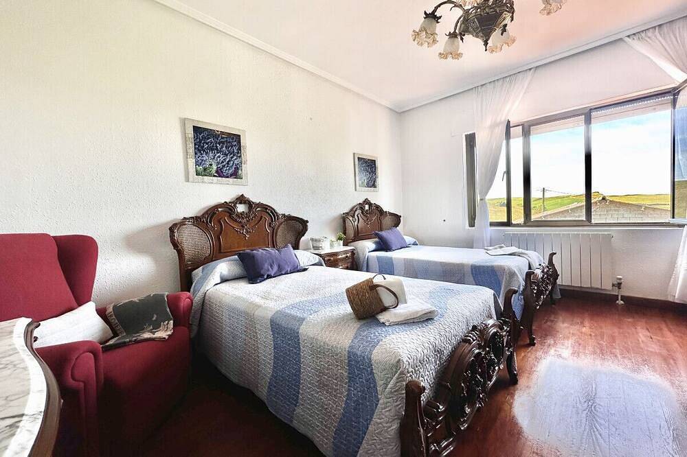 Entire apartment, Bajo con Amplia Terraza- El Trocador 12805 in Bareyo, Cantabrian Coast