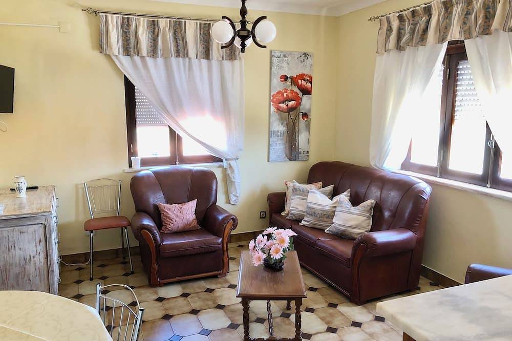 Geheel appartement, Casa S.José for vacations with family or friends, close to beaches and shops in Praia do Farol, Vila Nova de Milfontes