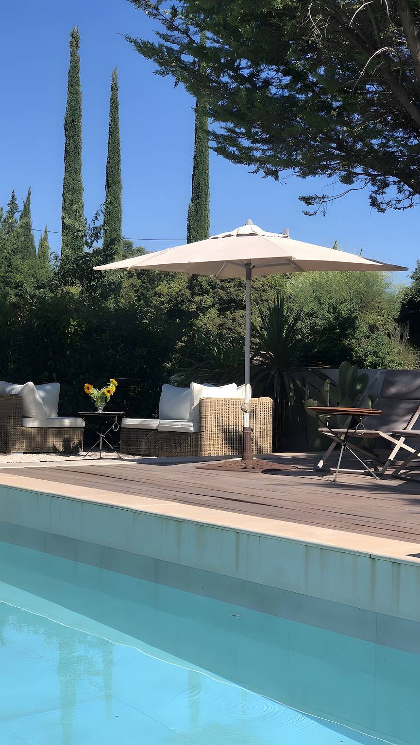 Maison de vacances 'Chez Lara' avec vue sur la montagne, piscine partagée et Wi-Fi in Lacoste, Parc naturel régional du Luberon