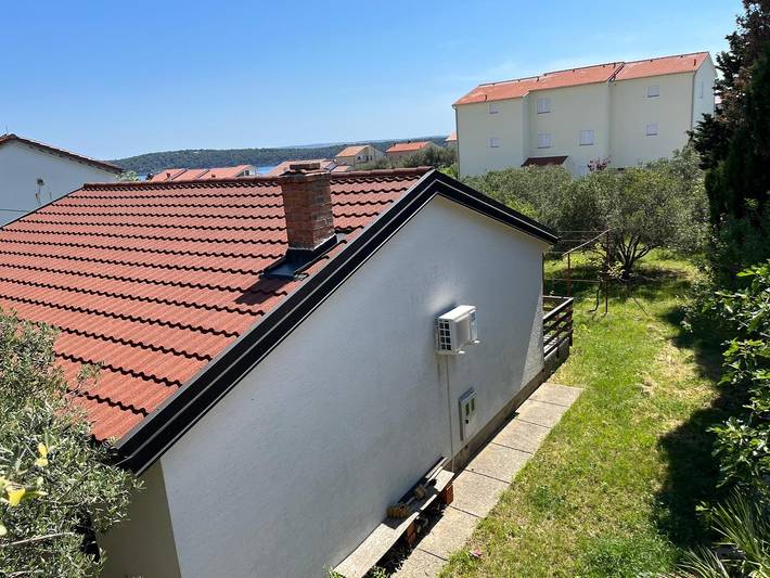 Ferienhaus für 4 Personen, mit Balkon/Terrasse in Banjol - 3