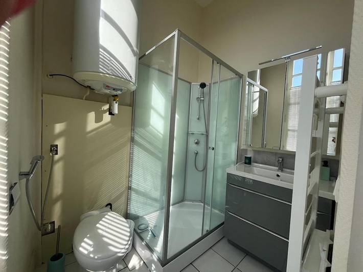 Location de vacances pour 24 personnes, avec Terrasse et Jardin à Villeneuve-sur-Yonne - 2