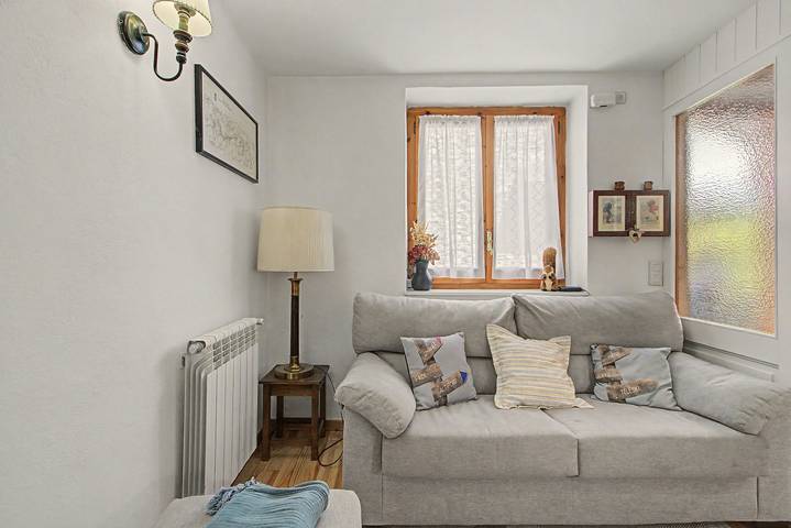 Casa Vacacional 'Es De Bernat 2' con Vistas a la Montaña y Wi-Fi in Garós, Alto Arán