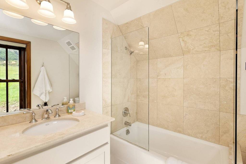 Monthly Rates! Cozy Cabin Getaway Near Aspen & Snowmass, Wood Stove, Stunning View, Master Bdrm Ac in Woody Creek, Aspen Snowmass