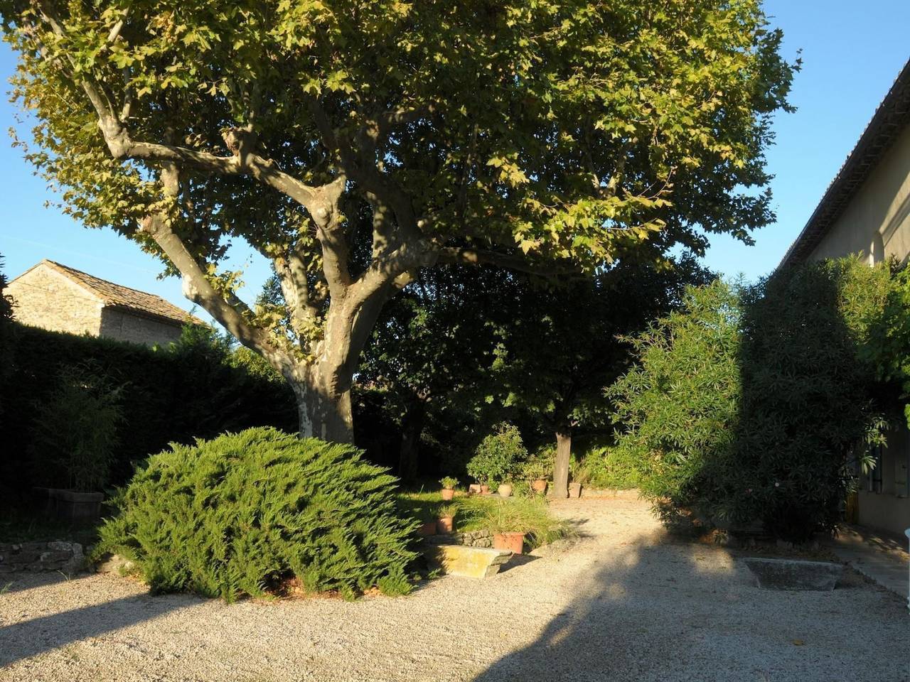 Bauernhaus mit Garten und Pool mit Bergblick in Sarrians, Vaucluse
