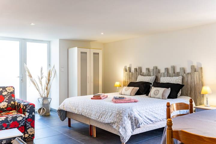 Estudio entero, Estudio 'Chez Martine' con terraza privada, jardín privado y Wi-Fi in Langon, Región de Langon