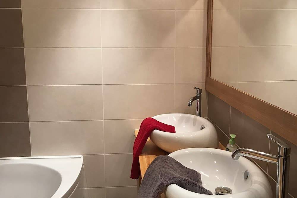 Appartement entier, Appartement alpin spacieux et élégant idéal pour les vacances d'été et d'hiver in La Chapelle-d'Abondance, Les Portes du Soleil