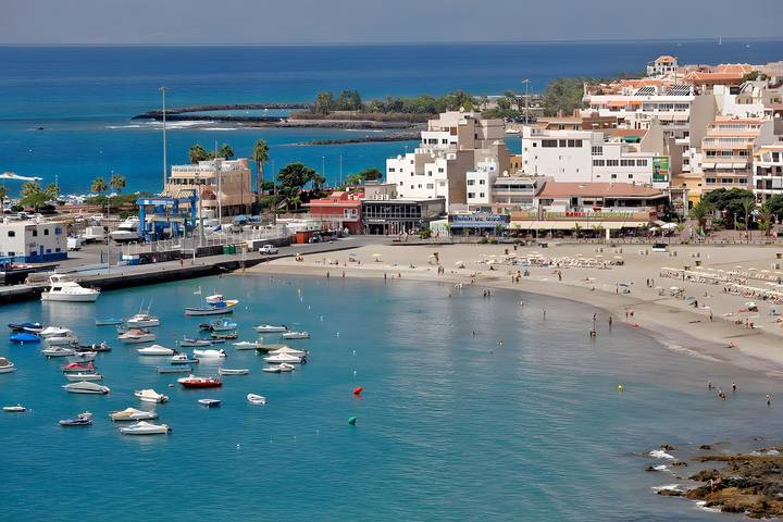 Appartement entier, Appartement de vacances 'Apto Sasha Los Cristianos' avec vue sur les montagnes, terrasse et Wi-Fi in Los Cristianos, Arona