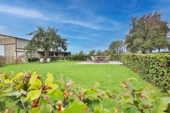 Location de vacances pour 8 personnes, avec jardin et vue à Gembloux