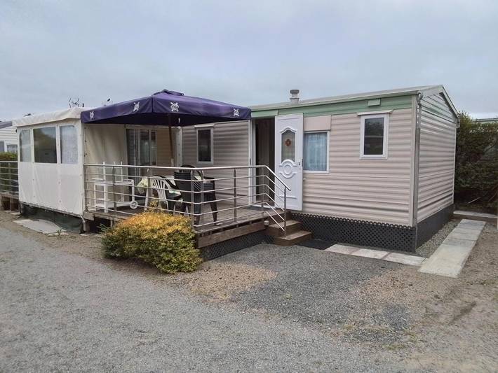 Camping pour 9 personnes, avec terrasse ainsi que vue et piscine