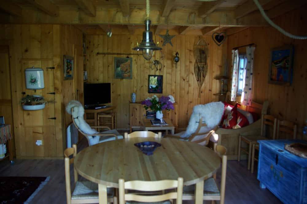 Chalet en bois au coeur des pyrenees dans un site exceptionnel . in Campan, Parc national des Pyrénées