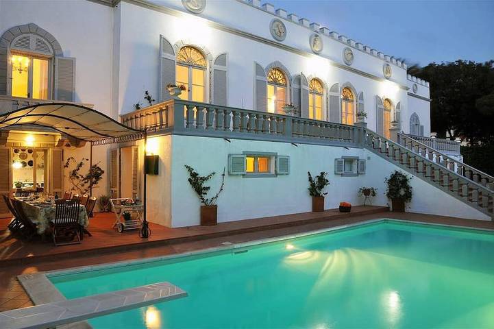 Villa for 14 people, with garden and hot tub - 1