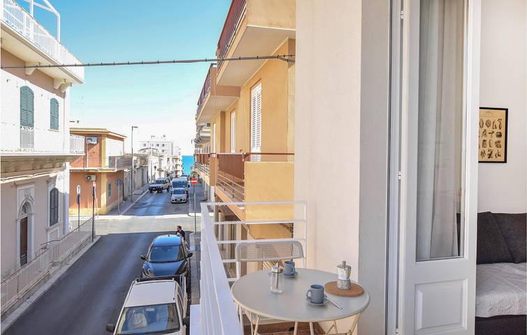 Entire holiday apartment, Sea View Apartment with Parking and Wi-Fi in Pozzallo, Ragusa Province