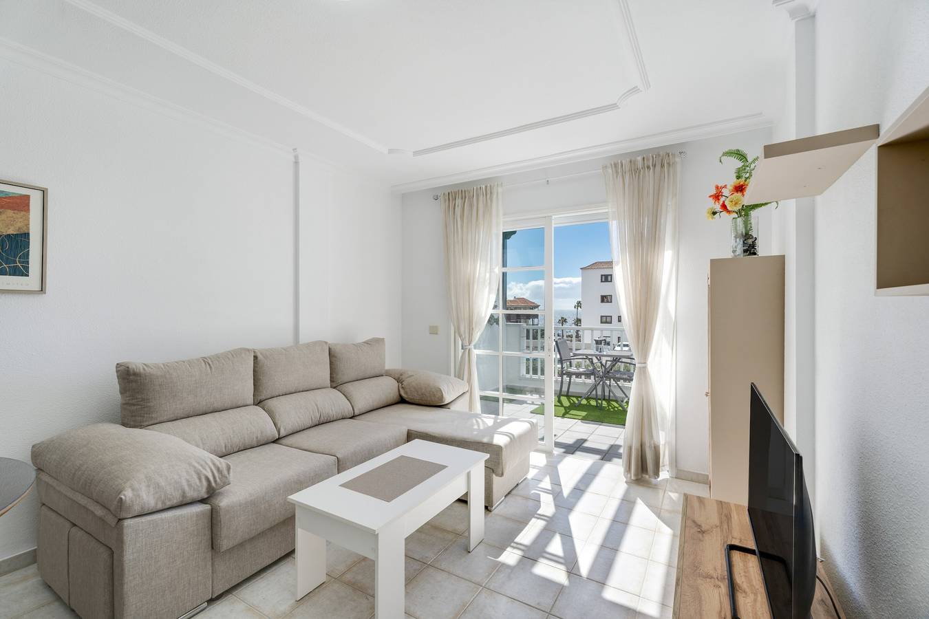 Appartement entier, Appartement de vacances « Piso Tenbel » avec vue sur la mer, piscine partagée et Wi-Fi in Costa del Silencio, Arona