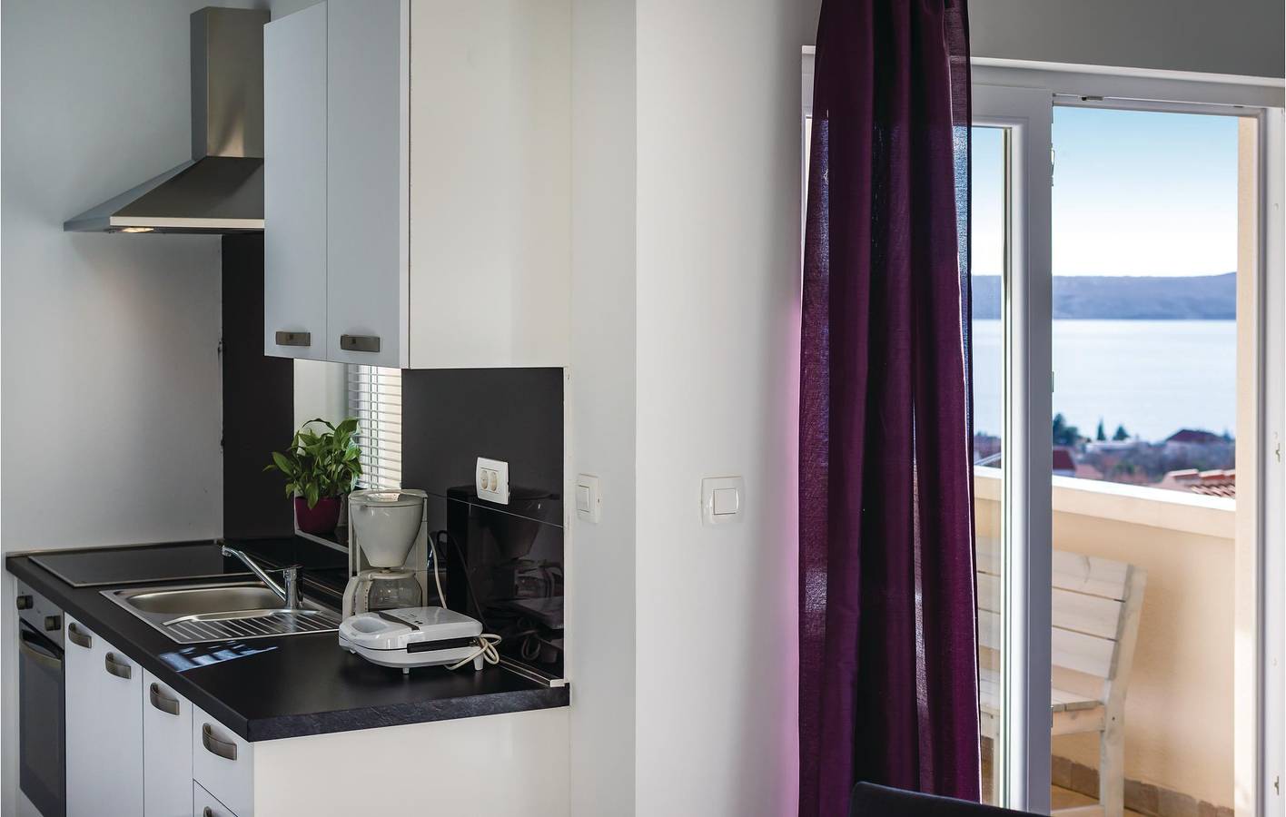 Ganze Ferienwohnung, Ferienwohnung für 4 Personen mit Terrasse in Maslenica, Zadar
