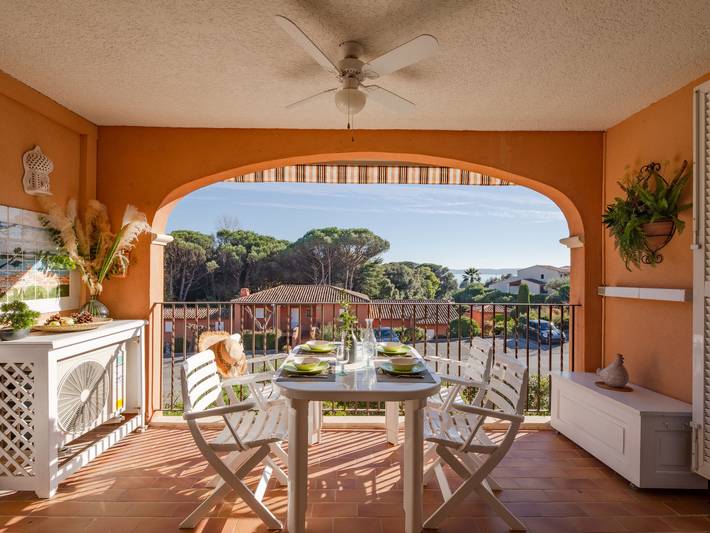 Gîte pour 4 personnes, avec bassin pour enfant ainsi que balcon et jardin dans Plage De La Croisette Sainte Maxime