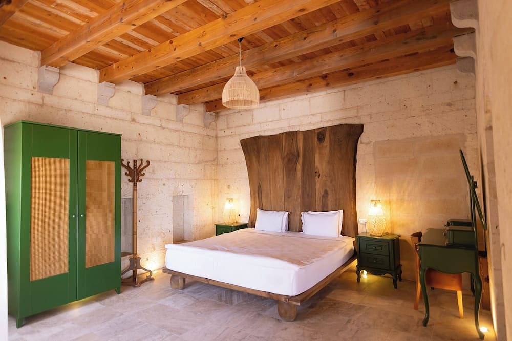 The Skyfall Jacuzzi Suite with Balloon View and Terrace 302 in Uçhisar, Nevşehir