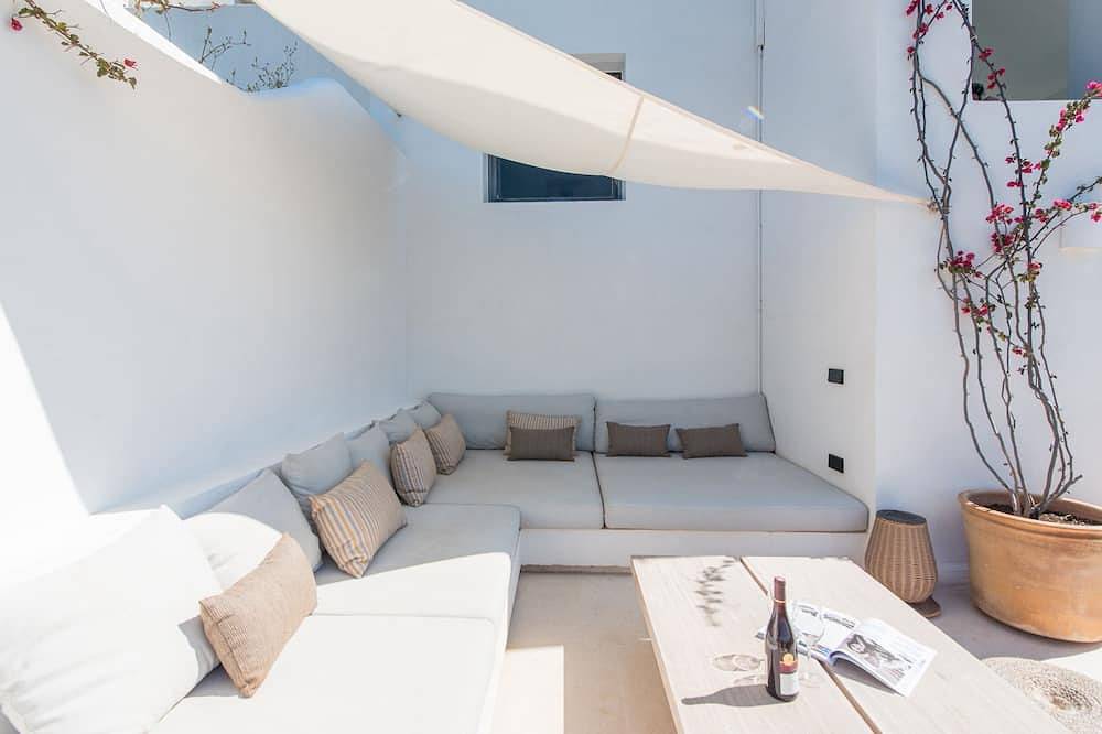Wake Up to Sea Breezes in Santa Eularia in Roca Llisa, Santa Eulària des Riu