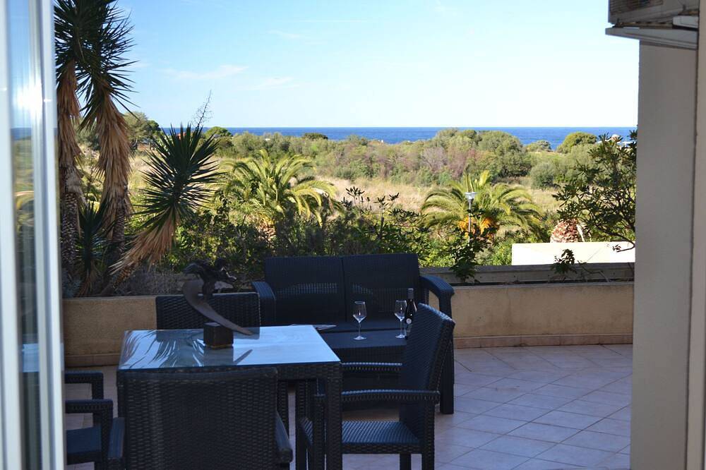 Ganze Wohnung, Schöne moderne Wohnung klimatisierten Erdgeschoss mit Meerblick, große Terrasse. in L'Île-Rousse, Calvi und Umgebung