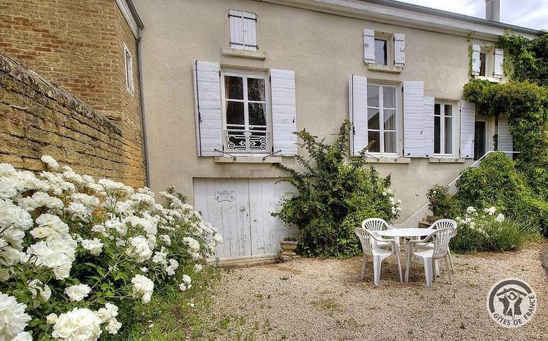Gîte pour 4 personnes, avec Jacuzzi ainsi que Jardin et Piscine dans Rhône