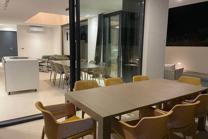 Villa for 8 people, with balcony in Novalja