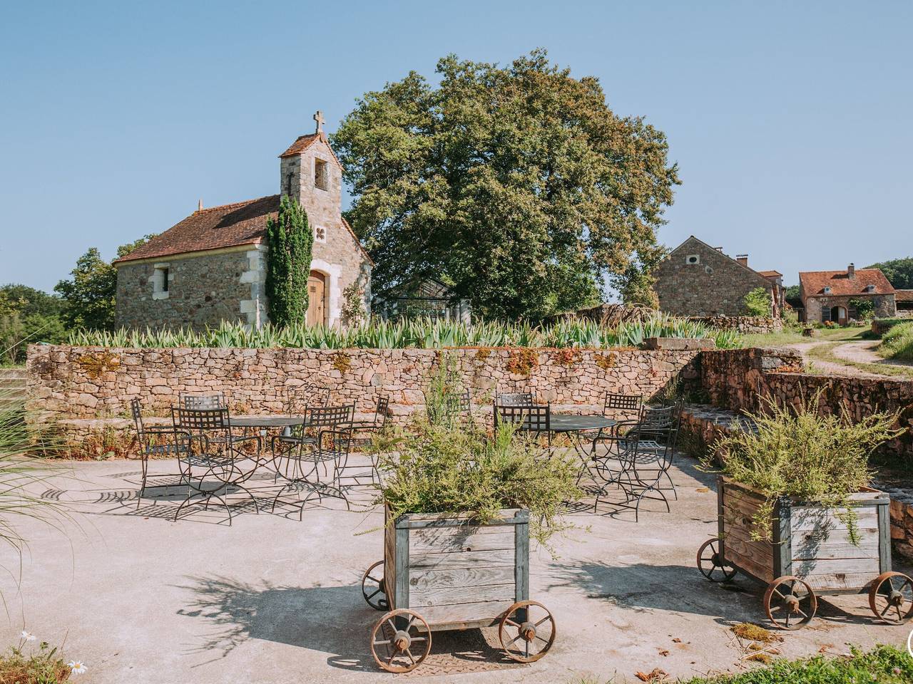 Charmantes Ferienhaus im Morvan mit Parkplatz und Elektro-Ladestation in Saint-Germain-des-Champs, Naturpark Morvan