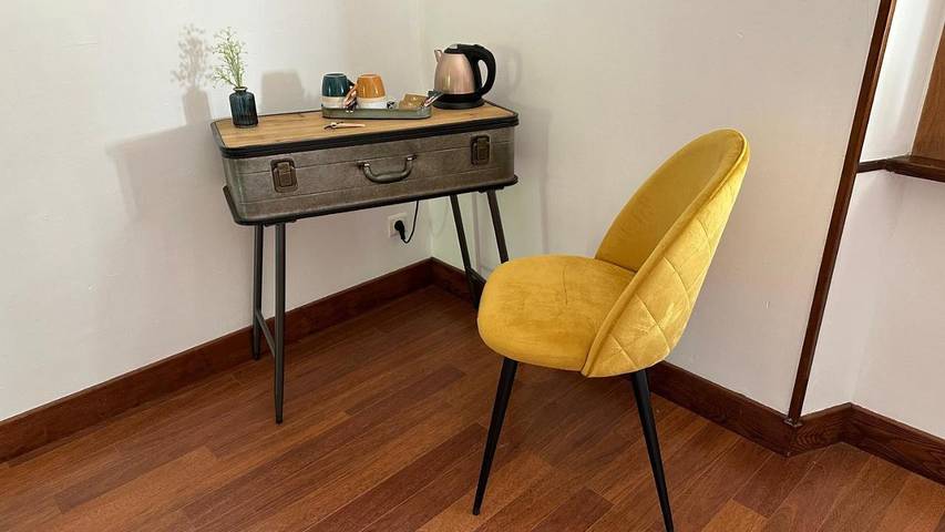 Gîte pour 2 personnes, avec piscine et jardin ainsi que vue et terrasse à Villeneuve-Minervois - 4