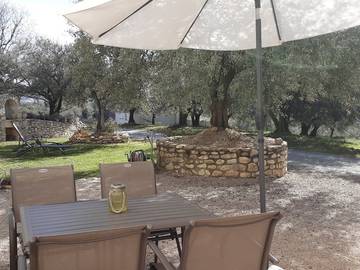 Gîte pour 2 personnes, avec jardin ainsi que terrasse et piscine, animaux acceptés à Nyons