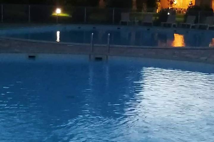 Appartement de vacances pour 6 personnes, avec piscine ainsi que terrasse et jardin