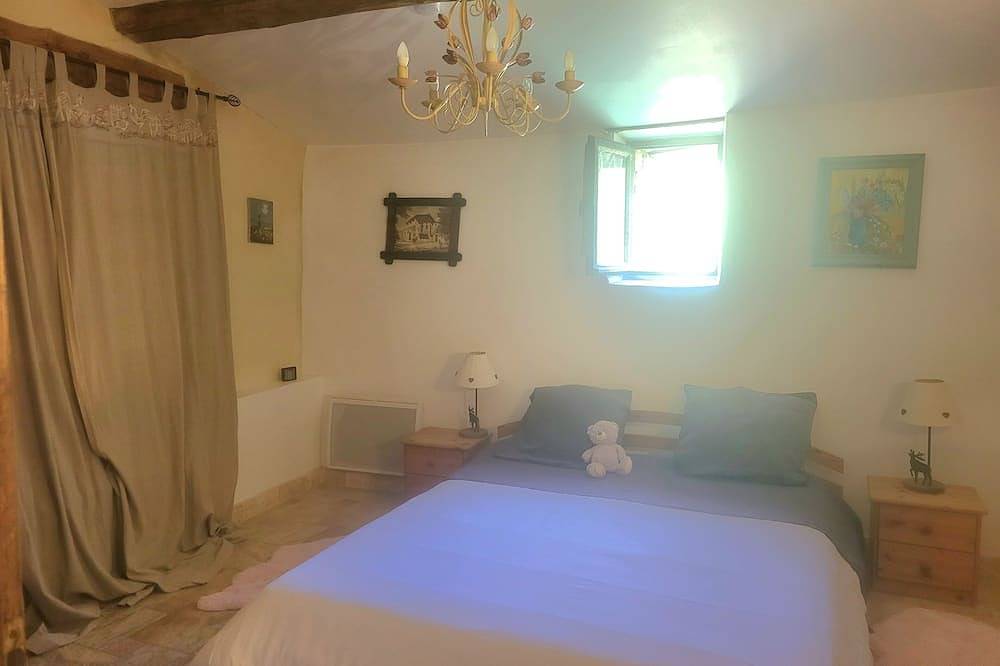 Vacaciones en la naturaleza in Montjustin, Parque natural regional del Luberon