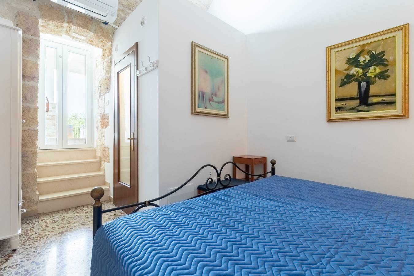 Camera 'Tramonto' con piscina condivisa, Wi-Fi e aria condizionata in Polignano a Mare, Provincia di Bari