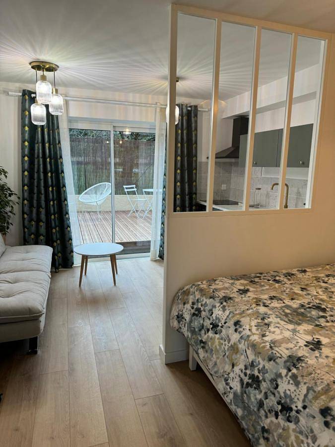 Gîte pour 2 personnes, avec Terrasse à Chaponost