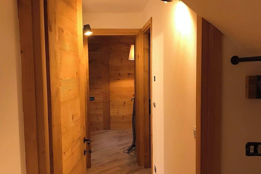 Appartement entier, Idyllic vacation apartment in the center, walking distance to ski lifts, great summer hike in Champoluc, Ayas