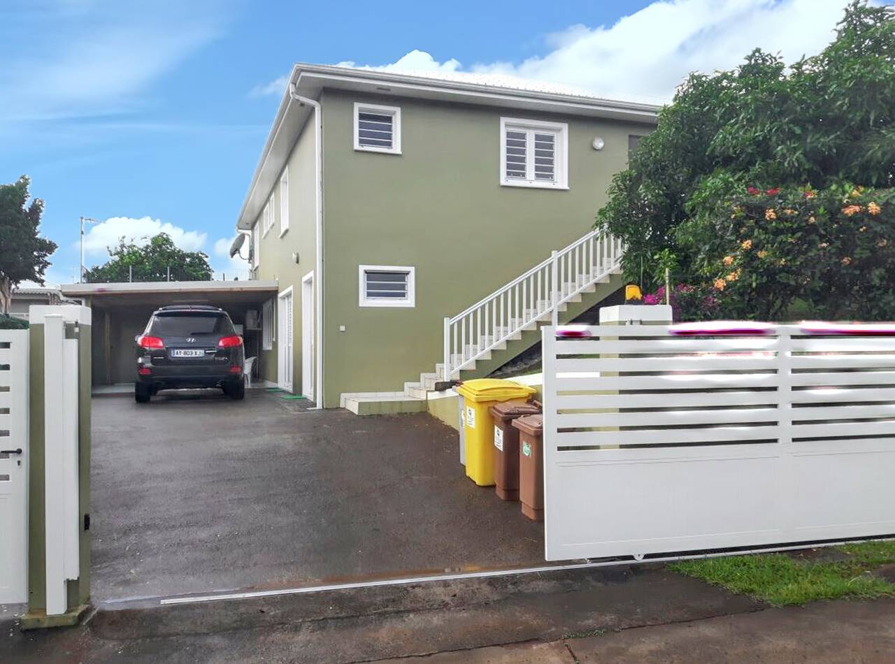 Entire apartment, Modern apartment in Ducos, ideal for 4 people, 75 m² in Dikos, Martinique