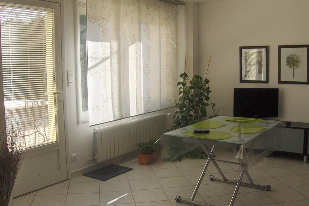Appartement entier, Appartement climatise excellent état  (58m²) Pujaut (30) 8km  d'Avignon in Pujaut, Région de Nîmes
