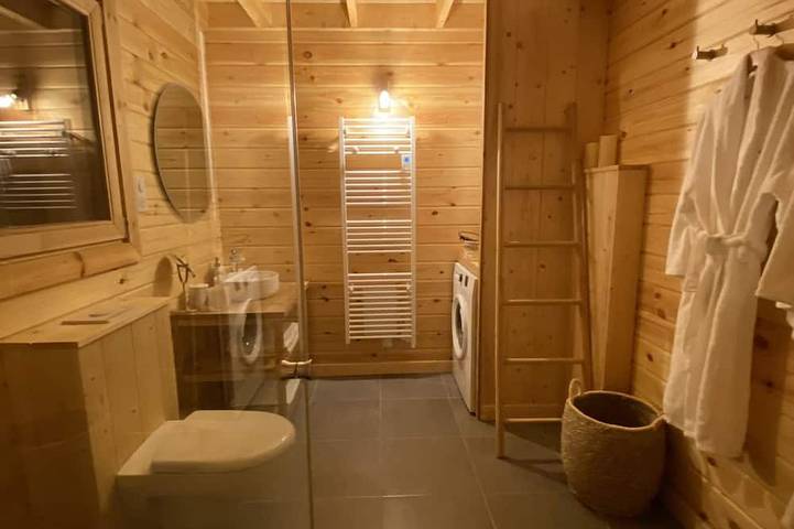 Chalet pour 4 personnes, avec jacuzzi ainsi que jardin et balcon à Rochesson - 3