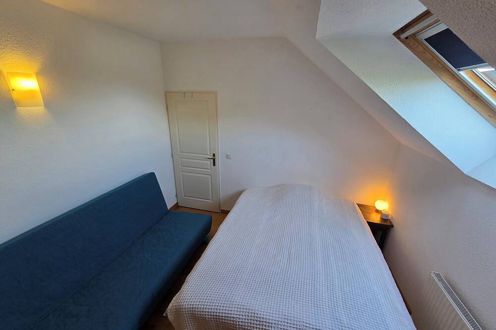 Apartamento entero, Charming T3 duplex, 67m2 13m2 outdoor terrace, 1km from Geneva, parking box. in Archamps, Región de Saint-Julien-en-Genevois