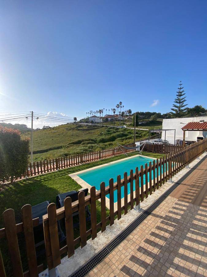 Maison d’hôte pour 10 personnes, avec jacuzzi ainsi que jardin et piscine à Ericeira