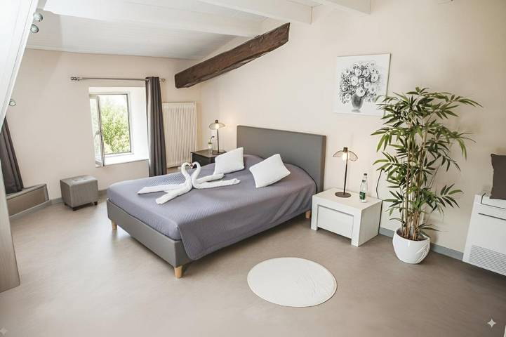 Location de vacances pour 2 personnes, avec vue et terrasse à Lanas - 2