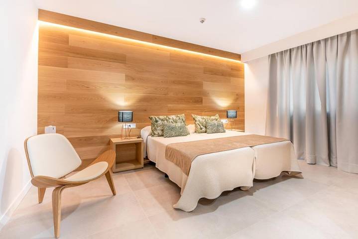 Apartahotel para 4 personas, con jardín además de sauna y piscina en Los Cristianos