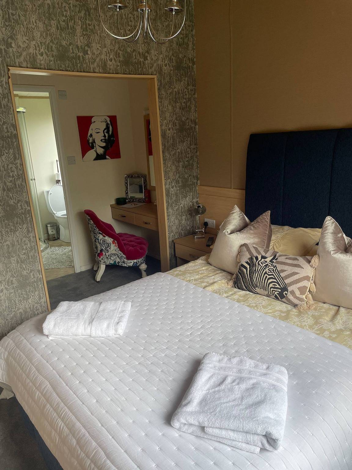 Country lodge retreat with hot tub in Nidderdale AONB