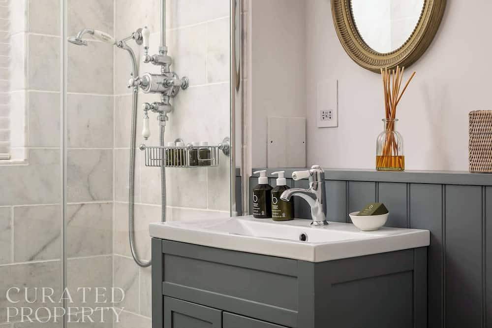 Charming Mews House in Historic Winchester in Winchester, South Downs