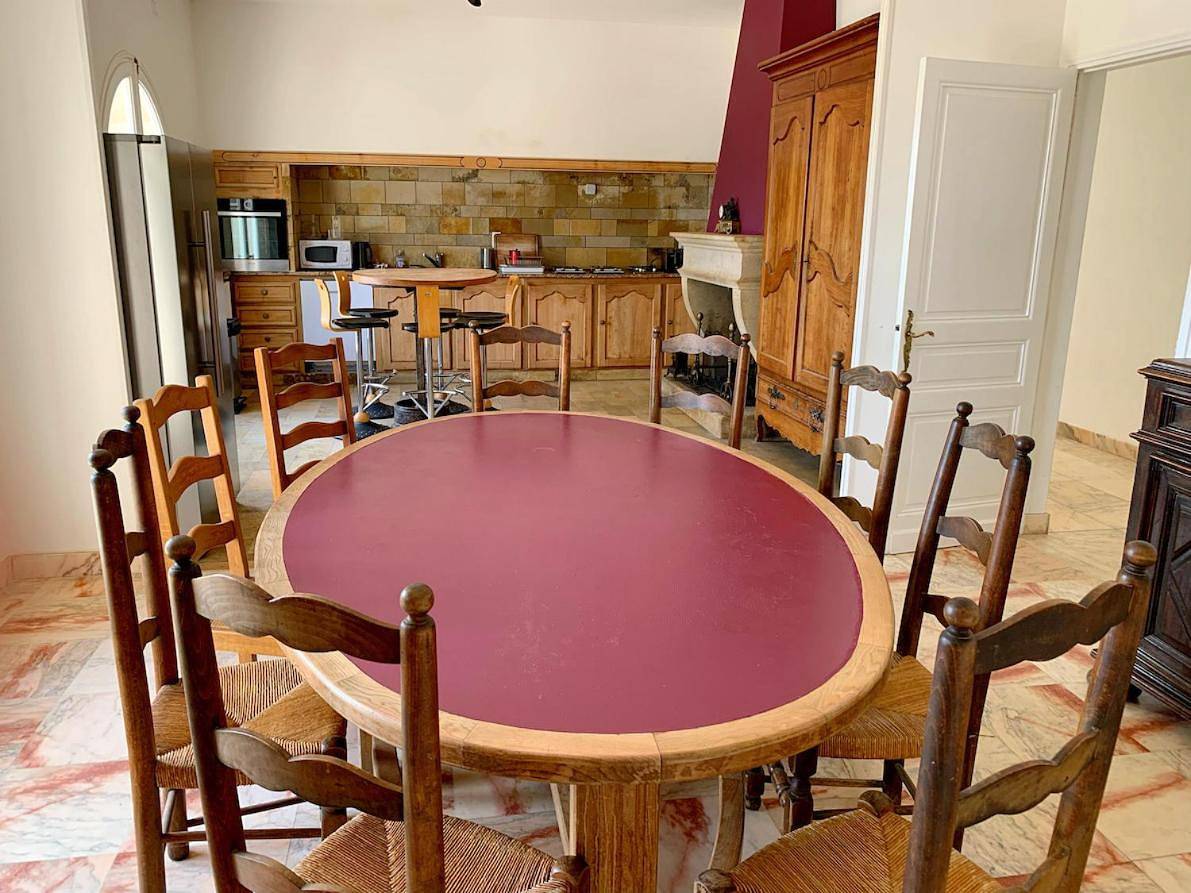 Five-Bedroom House in Casteljaloux, Région de Nérac