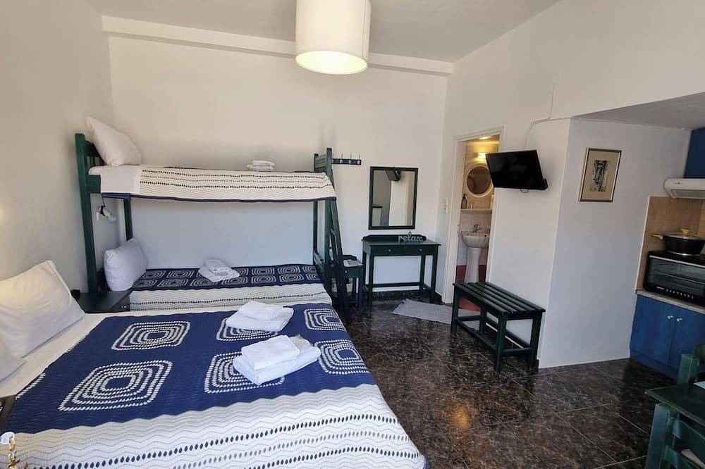 Entire apartment, Xylokeratidi Sea View Family Studio in Amorgos
