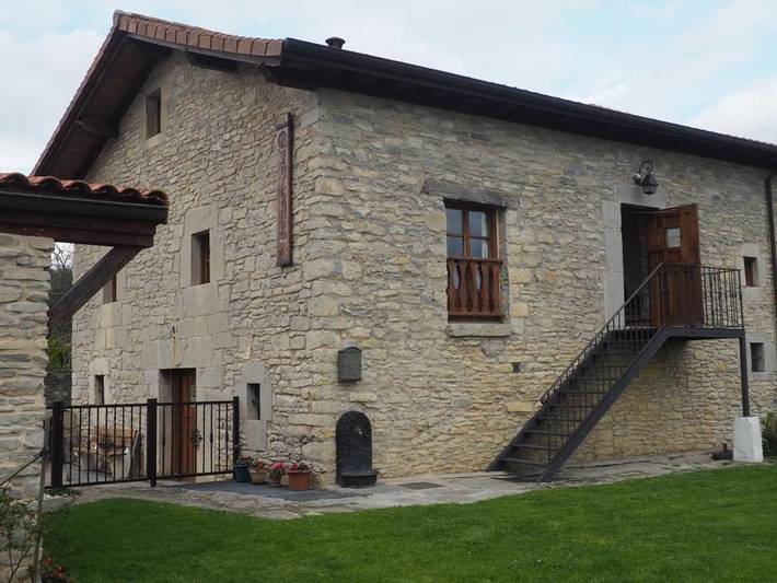 Casa rural para 9 personas, con vistas y jardín en el País Vasco